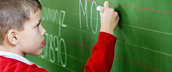 Schüler vor der Tafel