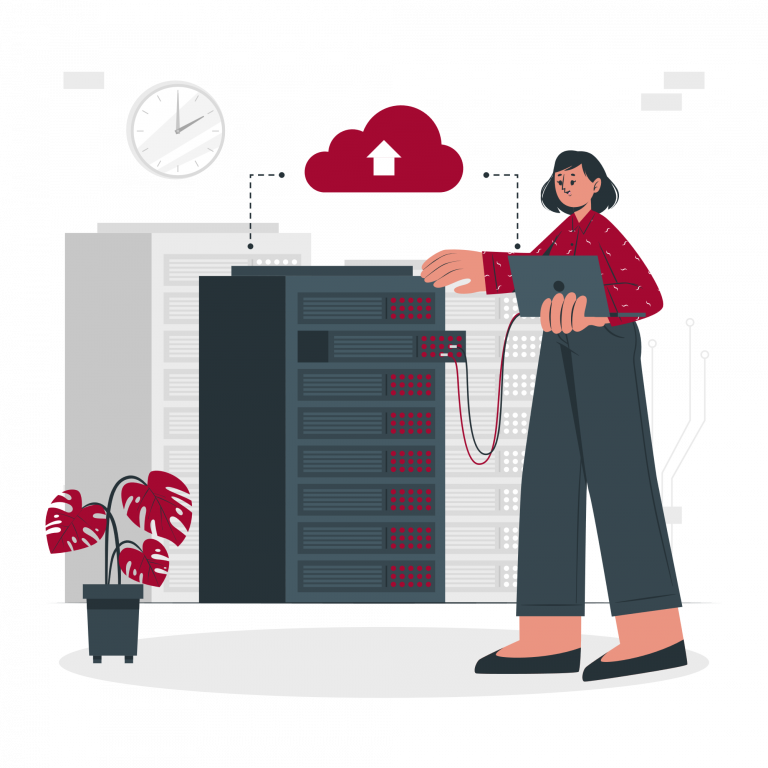 Frau verbindet Laptop mit Serverrack zur Datenübertragung in die Cloud